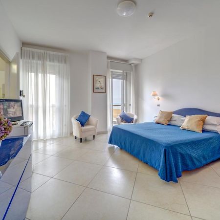 Hotel Carlton Beach Ріміні Екстер'єр фото