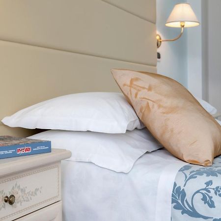 Hotel Carlton Beach Ріміні Екстер'єр фото