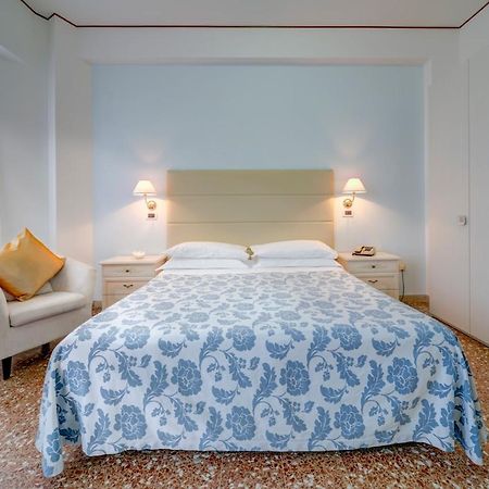 Hotel Carlton Beach Ріміні Екстер'єр фото