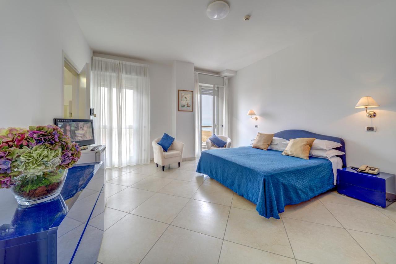 Hotel Carlton Beach Ріміні Екстер'єр фото