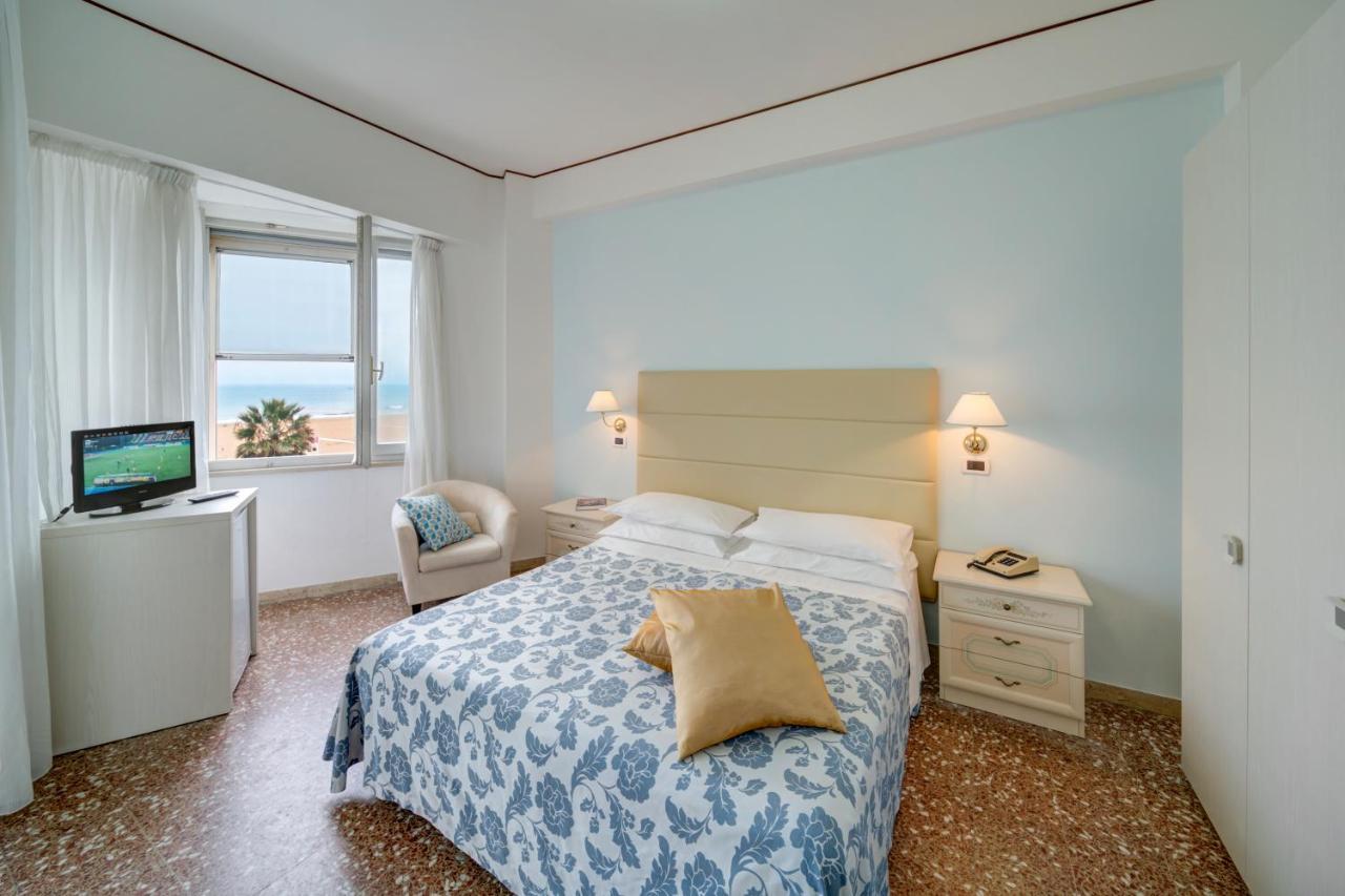 Hotel Carlton Beach Ріміні Екстер'єр фото