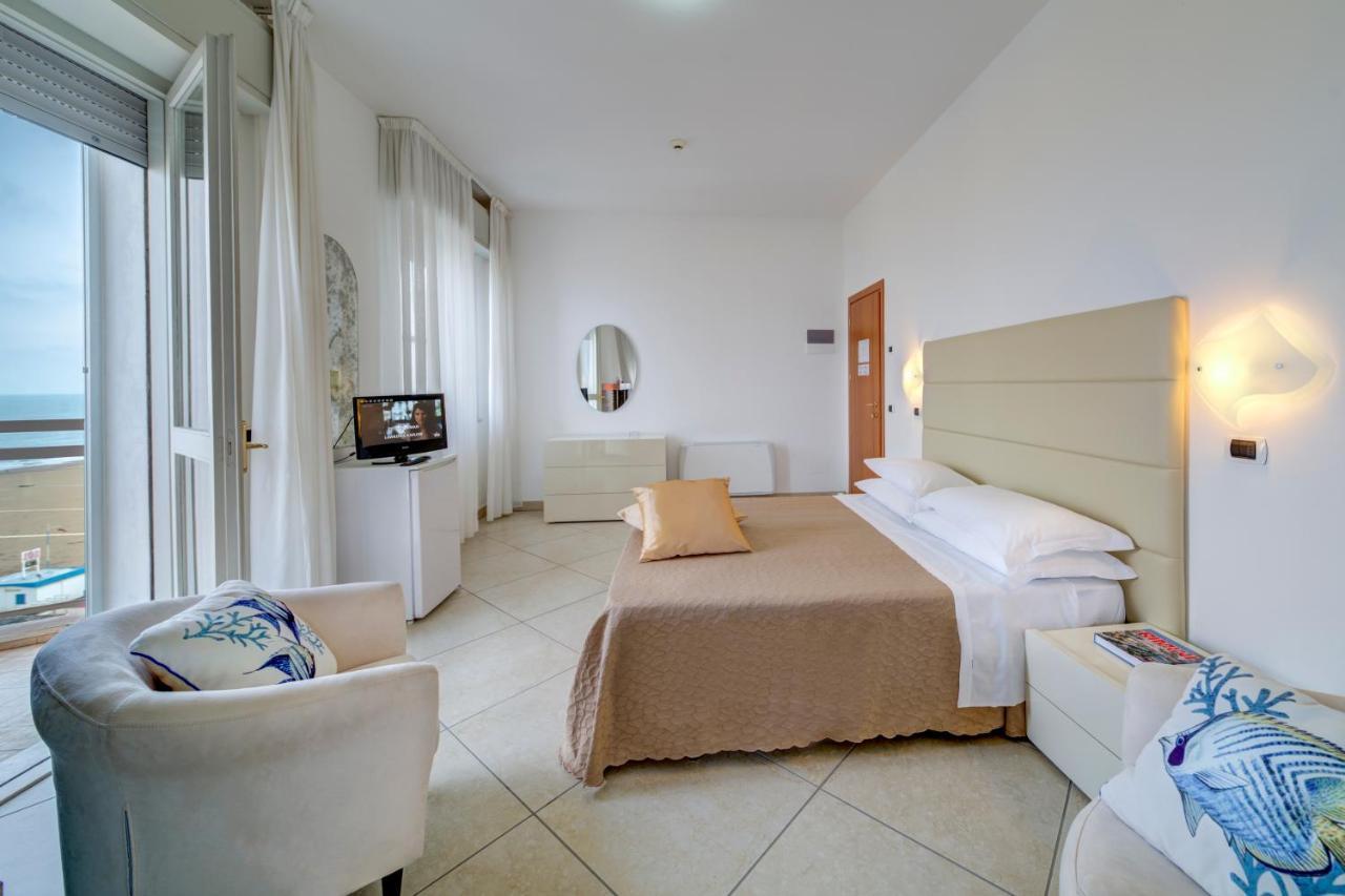 Hotel Carlton Beach Ріміні Екстер'єр фото