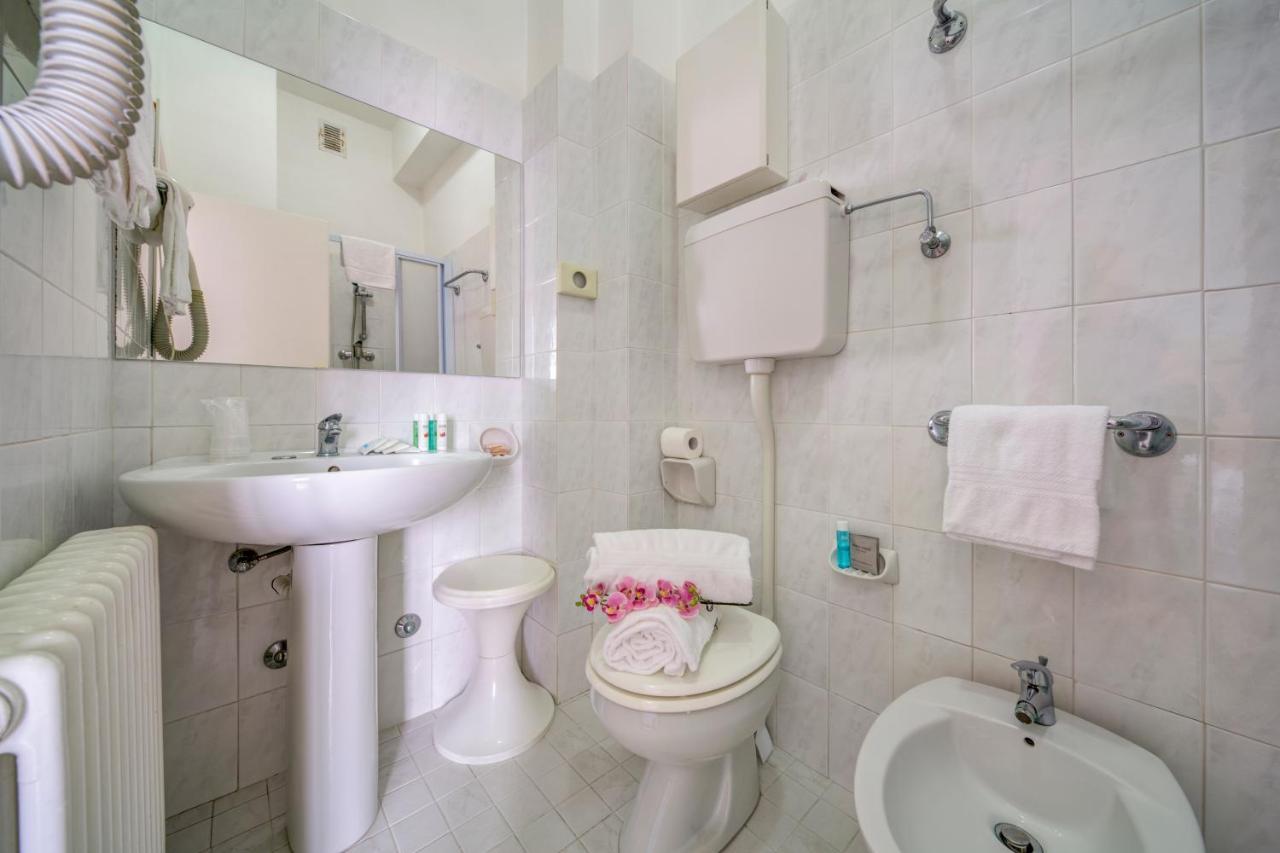 Hotel Carlton Beach Ріміні Екстер'єр фото