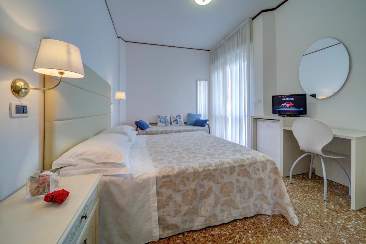 Hotel Carlton Beach Ріміні Екстер'єр фото