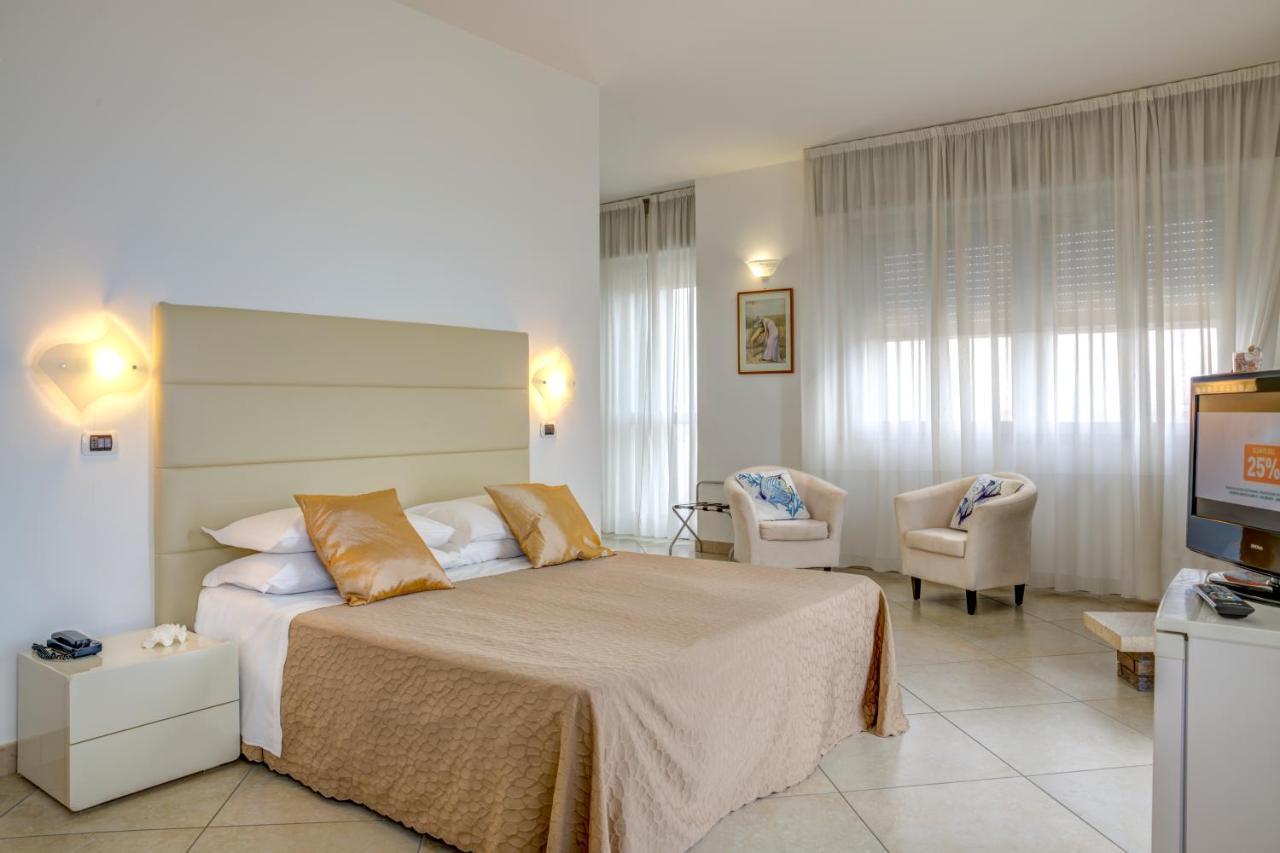 Hotel Carlton Beach Ріміні Екстер'єр фото