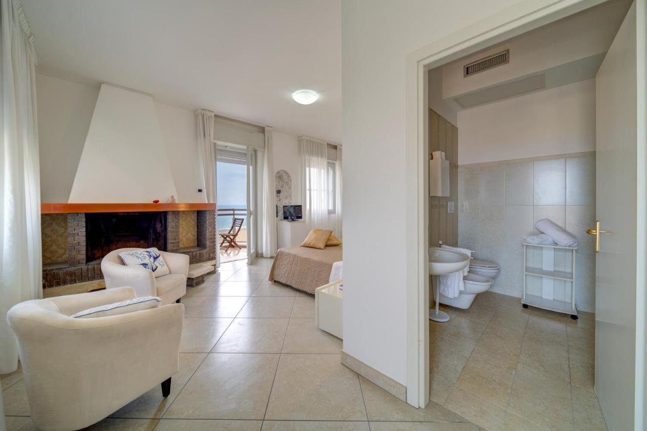 Hotel Carlton Beach Ріміні Екстер'єр фото