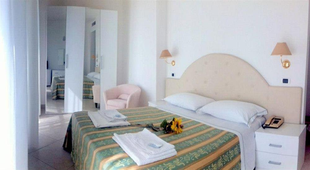 Hotel Carlton Beach Ріміні Екстер'єр фото