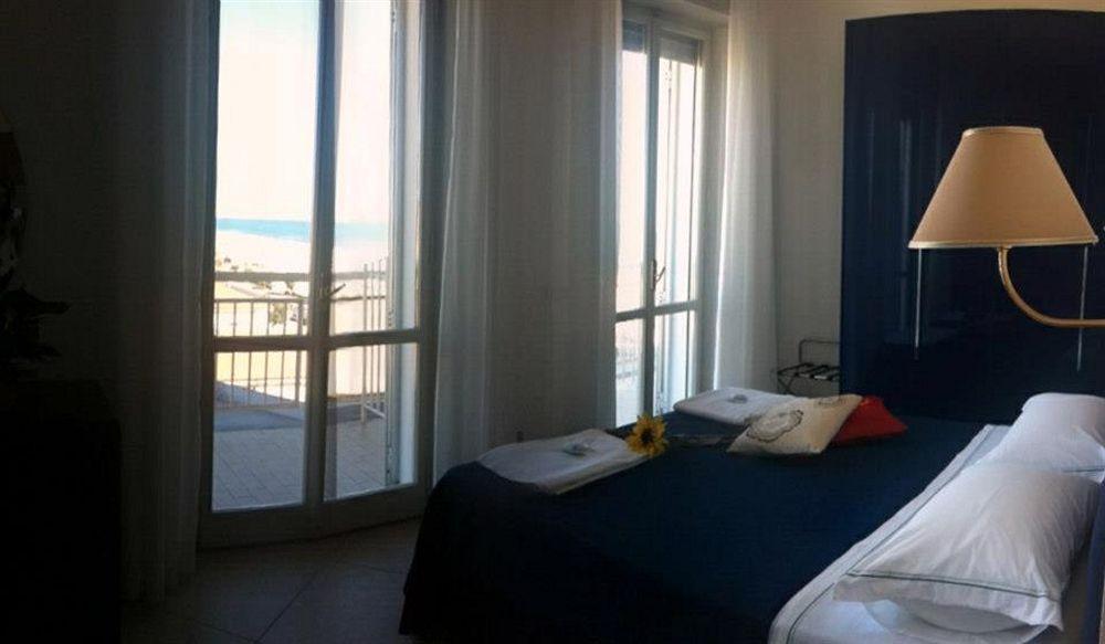 Hotel Carlton Beach Ріміні Екстер'єр фото